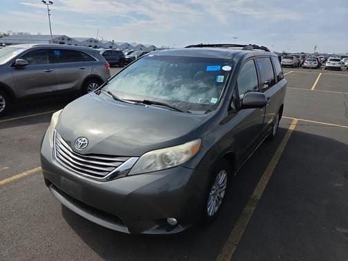 2012 Toyota Sienna XLE