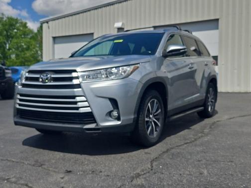Celestial Silver Metallic 2019 Toyota Highlander XLE