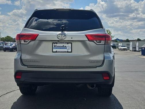 Celestial Silver Metallic 2019 Toyota Highlander XLE