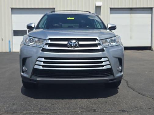 Celestial Silver Metallic 2019 Toyota Highlander XLE