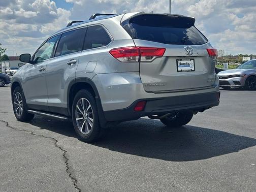 Celestial Silver Metallic 2019 Toyota Highlander XLE