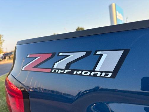 Deep Ocean Blue 2019 Chevrolet Silverado 1500 LD LT