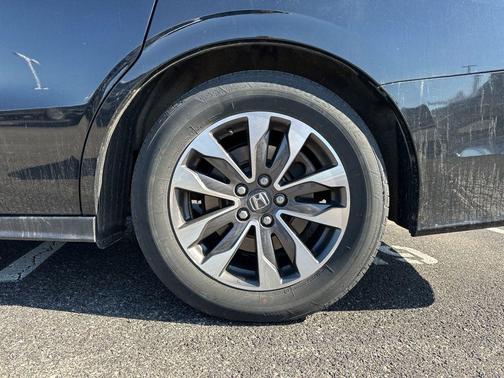 Crystal Black Pearl 2023 Honda Odyssey EX-L