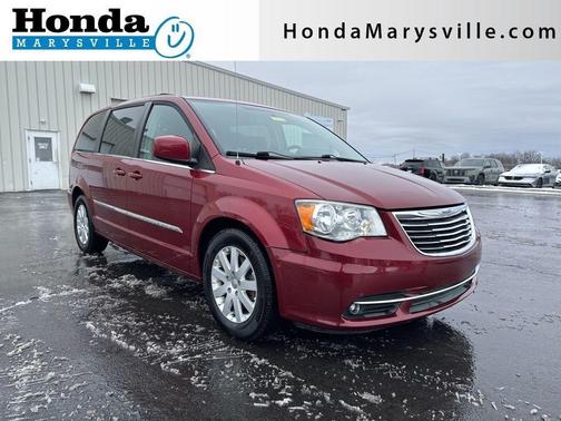 2016 Chrysler Town & Country Touring