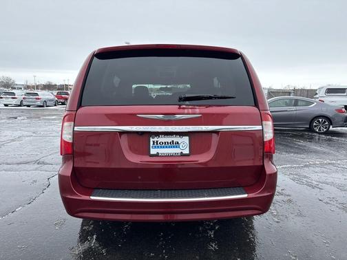 2016 Chrysler Town & Country Touring