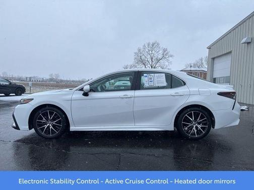 2023 Toyota Camry SE