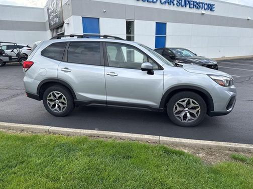 Ice Silver Metallic 2019 Subaru Forester Premium