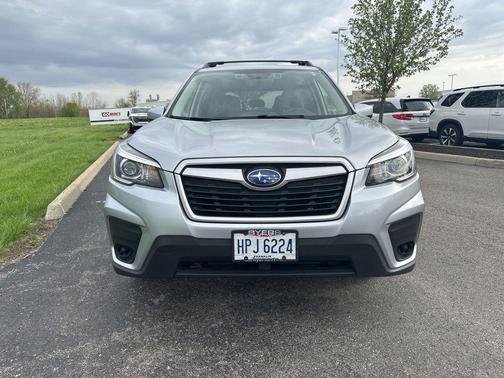 Ice Silver Metallic 2019 Subaru Forester Premium
