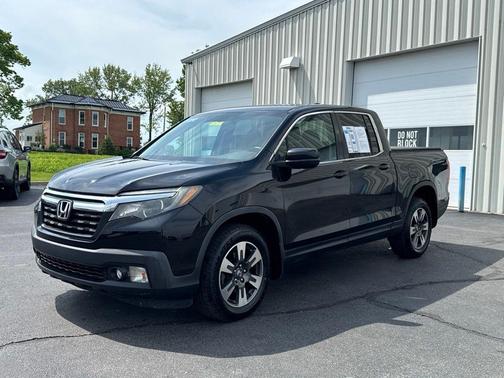 Crystal Black Pearl 2017 Honda Ridgeline RTL