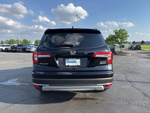 Crystal Black Pearl 2022 Honda Pilot Touring 7-Passenger
