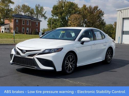2024 Toyota Camry SE