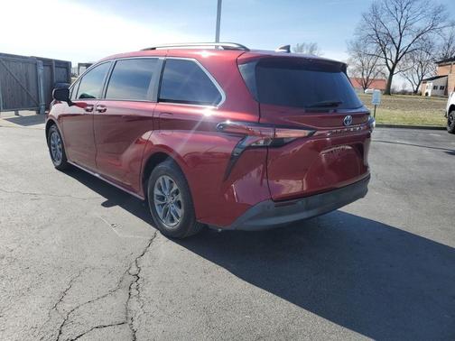 2022 Toyota Sienna XLE