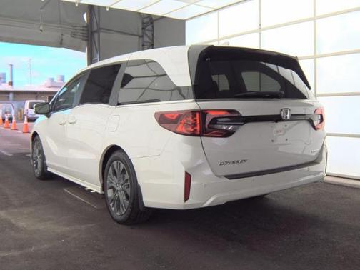 Platinum White Pearl 2025 Honda Odyssey Touring