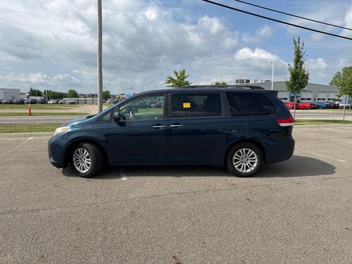 2011 Toyota Sienna XLE