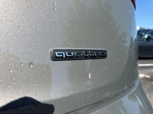 Chronos Gray Metallic 2023 Audi Q5 45 S line Prestige