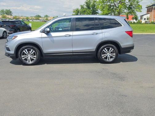 Lunar Silver Metallic 2017 Honda Pilot EX-L