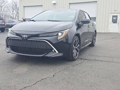 Midnight Black Metallic 2021 Toyota Corolla Hatchback XSE