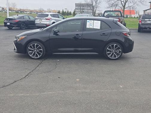 Midnight Black Metallic 2021 Toyota Corolla Hatchback XSE