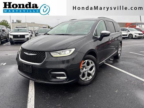 Brilliant Black Crystal Pearlcoat 2023 Chrysler Pacifica Limited