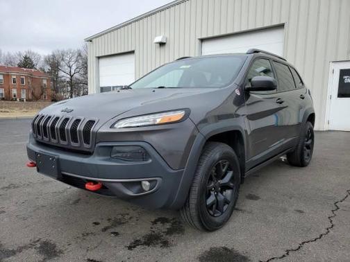 Photo 3 of 37 of 2018 Jeep Cherokee Trailhawk