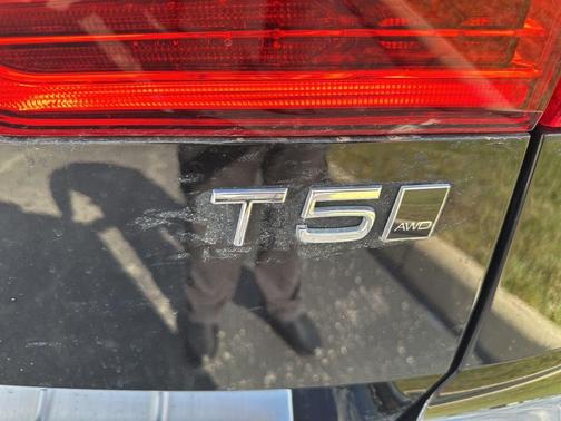 2018 Volvo XC60 T5 Momentum