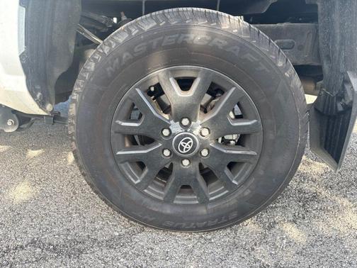 Ice 2024 Toyota Tacoma SR