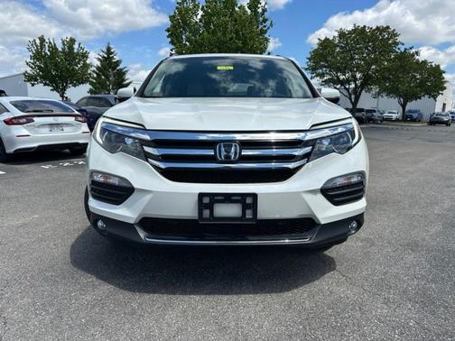 White Diamond Pearl 2017 Honda Pilot Touring