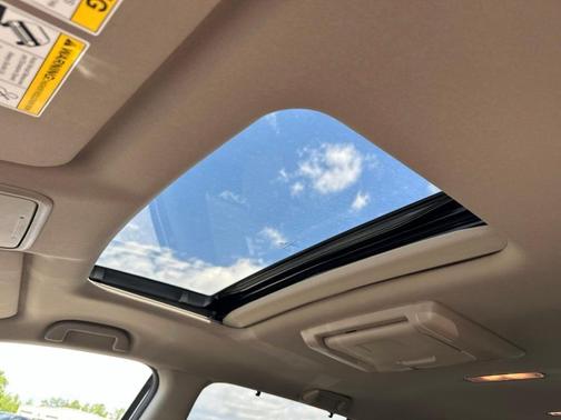 White Diamond Pearl 2017 Honda Pilot Touring