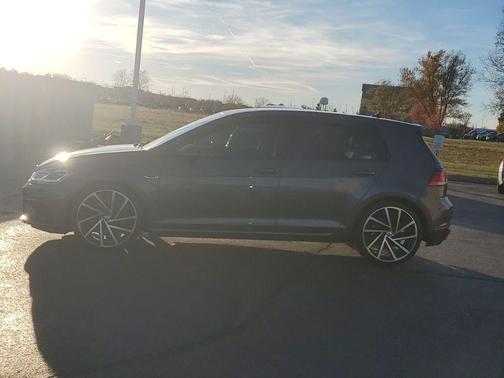 2018 Volkswagen Golf R 2.0T w/DCC & Navigation