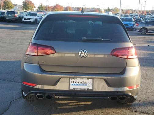 2018 Volkswagen Golf R 2.0T w/DCC & Navigation