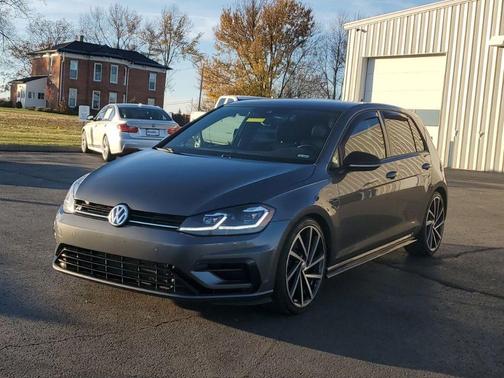 2018 Volkswagen Golf R 2.0T w/DCC & Navigation