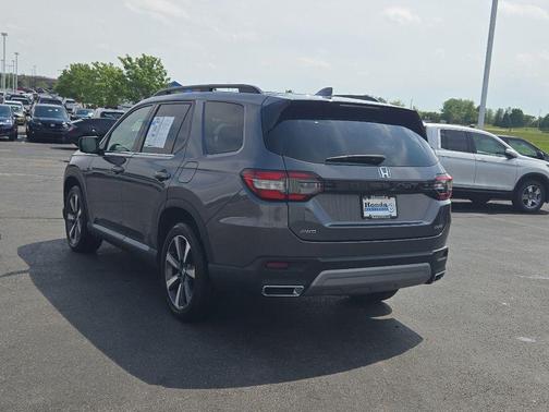 Modern Steel Metallic 2024 Honda Pilot Elite