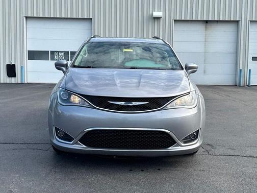 Billet Silver Metallic 2018 Chrysler Pacifica Touring-L
