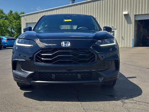 Crystal Black Pearl 2023 Honda HR-V Sport