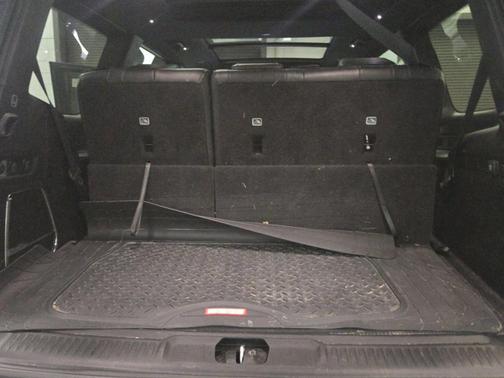 2023 Jeep Wagoneer Base