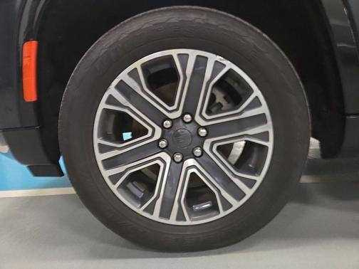 2023 Jeep Wagoneer Base