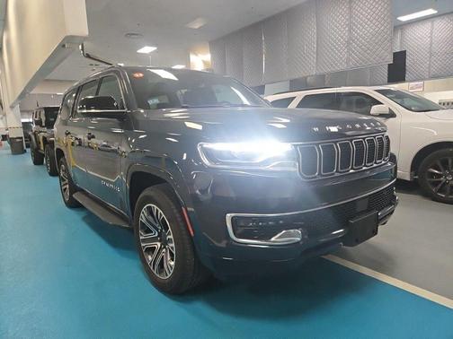 2023 Jeep Wagoneer Base