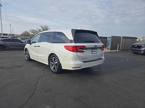 Platinum White Pearl 2023 Honda Odyssey Touring