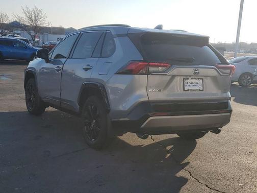 2022 Toyota RAV4 Hybrid SE