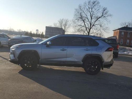 2022 Toyota RAV4 Hybrid SE