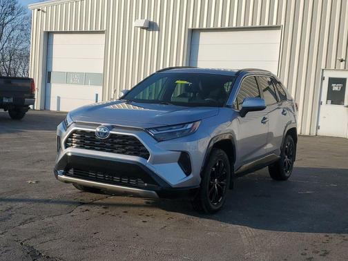 2022 Toyota RAV4 Hybrid SE