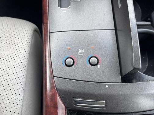 Classic Silver Metallic 2012 Toyota Avalon Limited