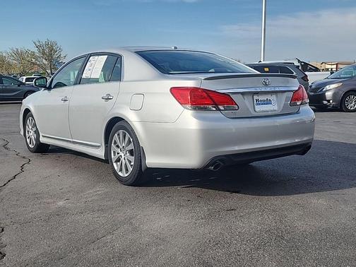 Classic Silver Metallic 2012 Toyota Avalon Limited