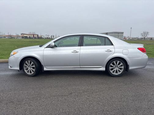 Classic Silver Metallic 2012 Toyota Avalon Limited
