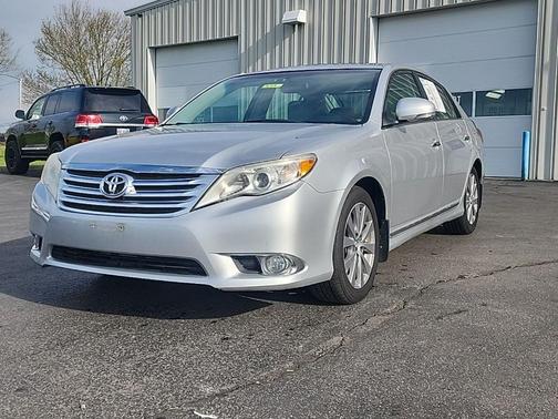 Classic Silver Metallic 2012 Toyota Avalon Limited