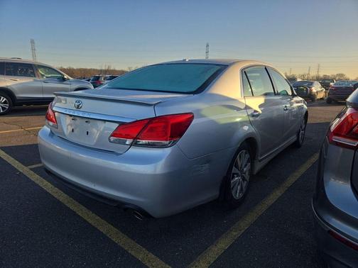 Classic Silver Metallic 2012 Toyota Avalon Limited
