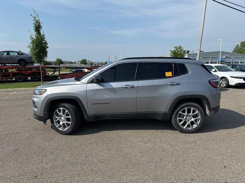 2023 Jeep Compass Latitude Lux