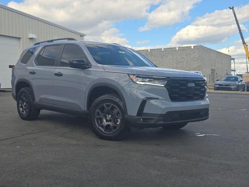 Sonic Gray Pearl 2025 Honda Pilot TrailSport