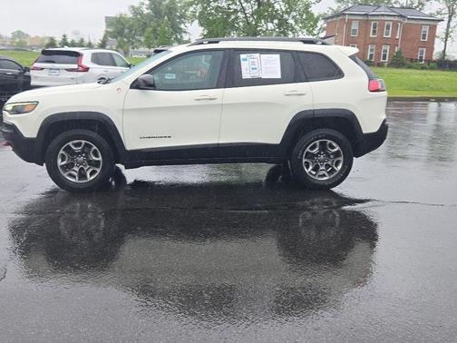 Pearl White Pearlcoat 2019 Jeep Cherokee Trailhawk