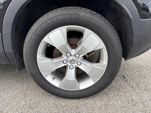 Black Stone 2022 Volvo XC40 T5 Momentum
